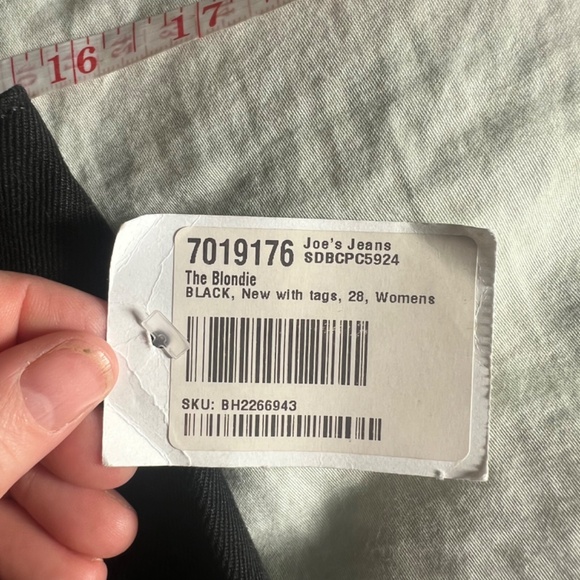 NWT Joe ‘s Jeans “the blondie” black cropped frayed hem size 28 - Picture 7 of 12